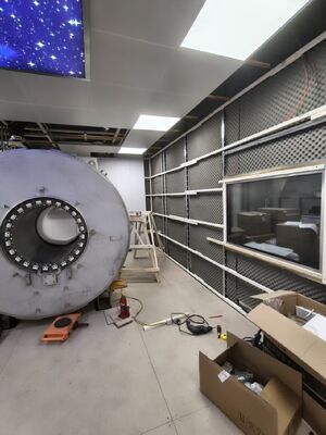 قیمت خوب اتاق محافظ RF با مقاومت ورودی 50 اوم و پنجره شیشه ای محافظ RF چند لایه ای برای MRI قفس فارادی سفارشی آنلاین